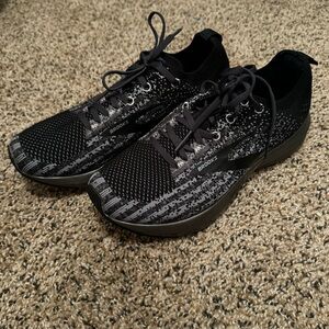 Women’s black brooks levitate 3 size 9
